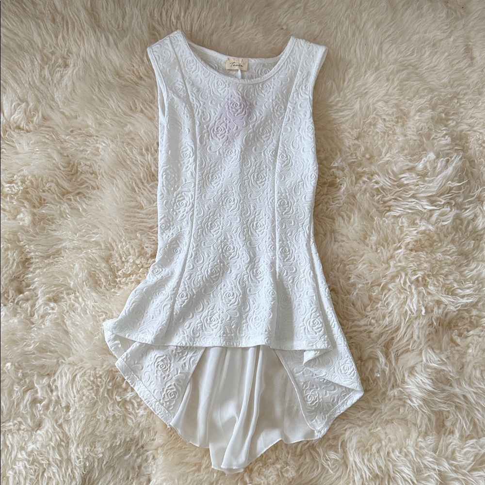 Tovia Elegant White Sleeveless Top